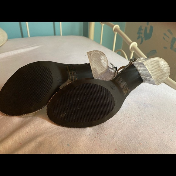 White and black Snake Skin High Heels - Picture 3 of 3